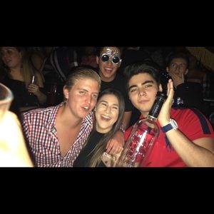 Meet your Posher, Max